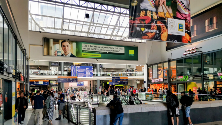 Bahnhofshalle im Hauptbahnhof N&uuml;rnberg