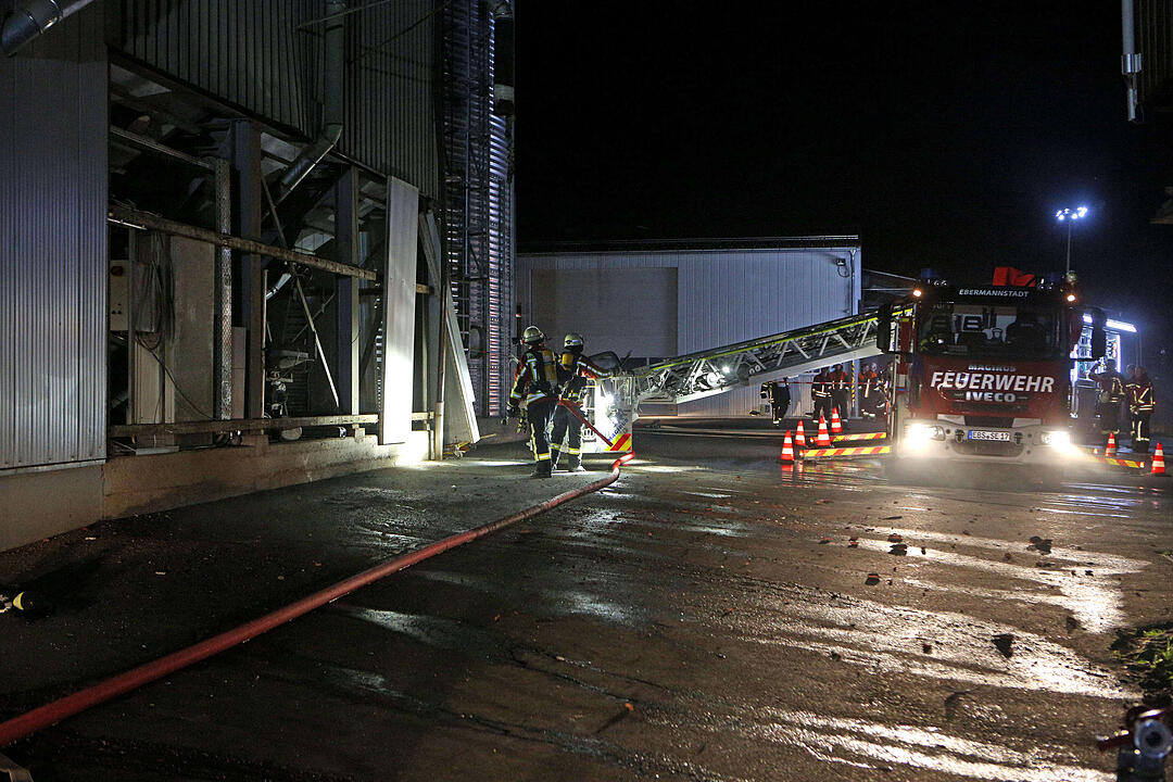 Großeinsatz in Draisendorf: Brand und Verpuffung bei Mühle – großer Schaden