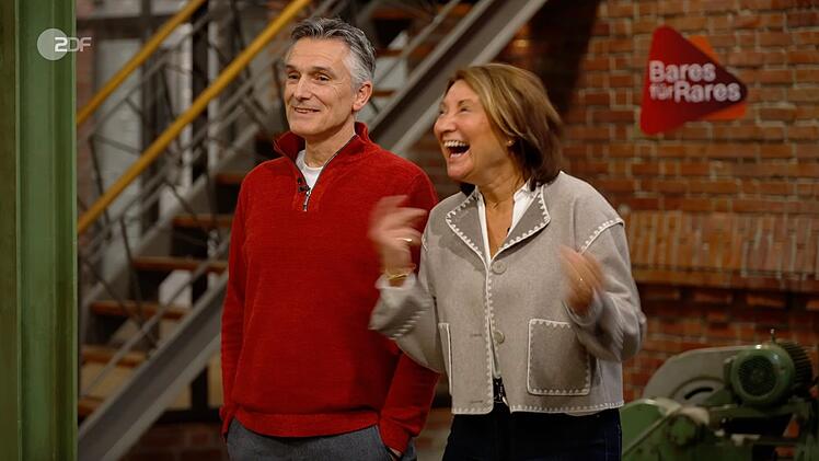 Mit bescheidenen Erwartungen kam Verk&auml;uferin Andrea zu Horst Lichter in der Mittwochsausgabe der ZDF-Tr&ouml;delshow "Bares f&uuml;r Rares". Doch ihr Erbst&uuml;ck aus der Nachkriegszeit wurde auf ein Vielfaches des Wunschpreises gesch&auml;tzt und sorgte f&uuml;r eine dicke &Uuml;berraschung: "Wow, das ist ja verr&uuml;ckt", konnte die Verk&auml;uferin ihr Gl&uuml;ck kaum fassen ...