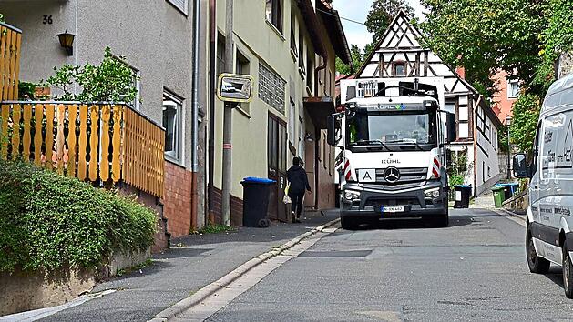 Wenn ein Lastwagen entgegenkommt, gibt es in der Bahnhofstra&szlig;e in Gr&auml;fenberg kein Durchkommen. Petra Malbrich