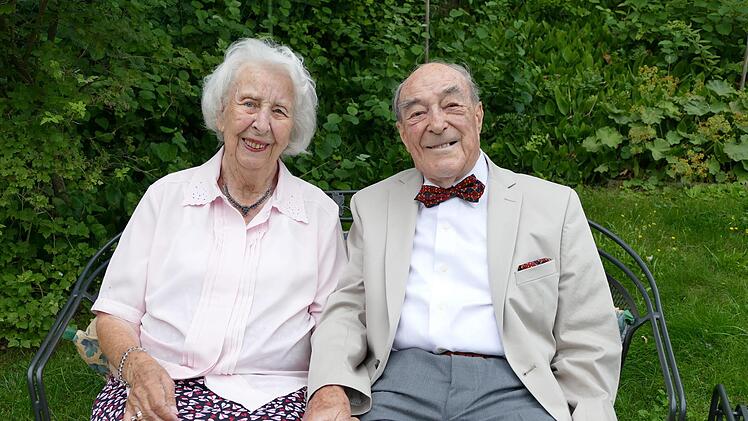 Elmar und Dorothea Wendenburg feiern im Kreis ihrer Familie Gnadenhochzeit. Foto: Marion Krüger-Hundrup