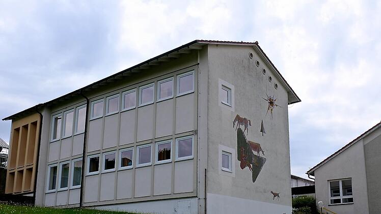 Die Grundschule in Dittlofsroda vor der Sanierung. Archiv/Gerd Schaar