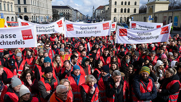Warnstreik bei den bayerischen Sparkassen