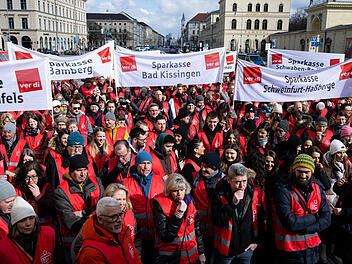 Warnstreik bei den bayerischen Sparkassen
