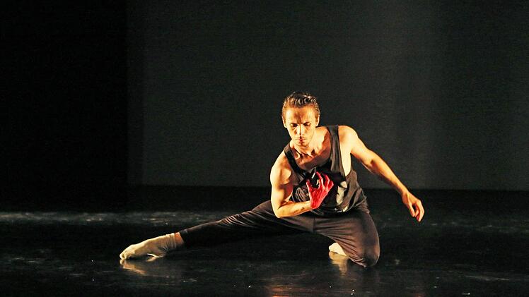 Mariusz Czochrowski in seiner Choreografie "The Talk with subconcious"
