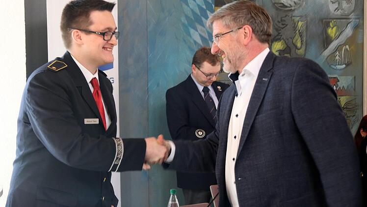 Landrat Michael Busch gratuliert dem neuen Kreisbereitschaftsleiter