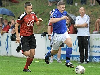 Der Kasendorfer Florian Luft sprintet hier dem Saaser Tobias Dachsbacher davon. Fotos: Peter Mularczyk