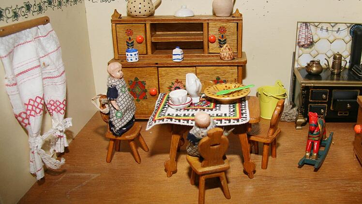 Die Puppenstuben im Heimatmuseum stammen aus verschiedenen Zeitepochen. Foto: Sonny Adam