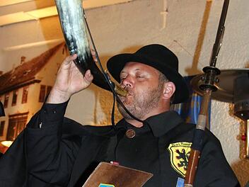 Christian-Andreas Engelhardt sang nicht nur, er blies auch kräftig ins Horn. Foto: Bettina Knauth