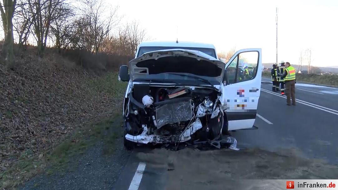 Schwerer Unfall bei Hof: Autofahrerin gerät in Gegenverkehr