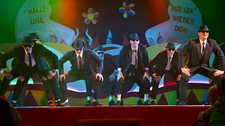 Das Steinacher Männerballett feierte sein Comeback. Foto: Kathrin Kupka-Hahn