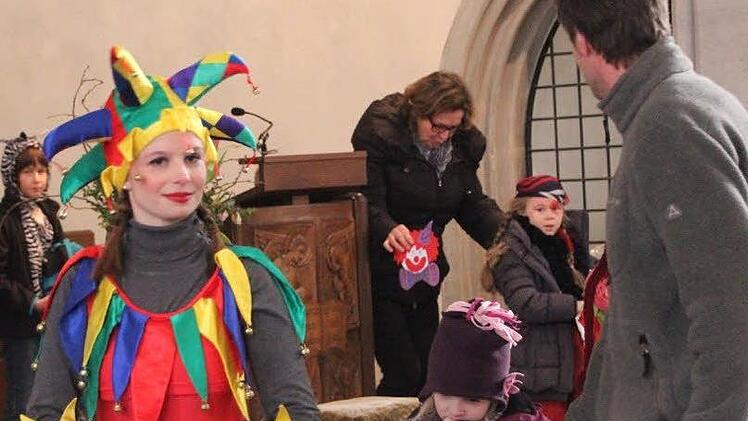Die Kinder durften in Faschingskostümen in die Kinderkirche. Foto: Heike Beudert