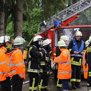 Lagerhalle in Hersbruck vollstaendig ausgebrannt
