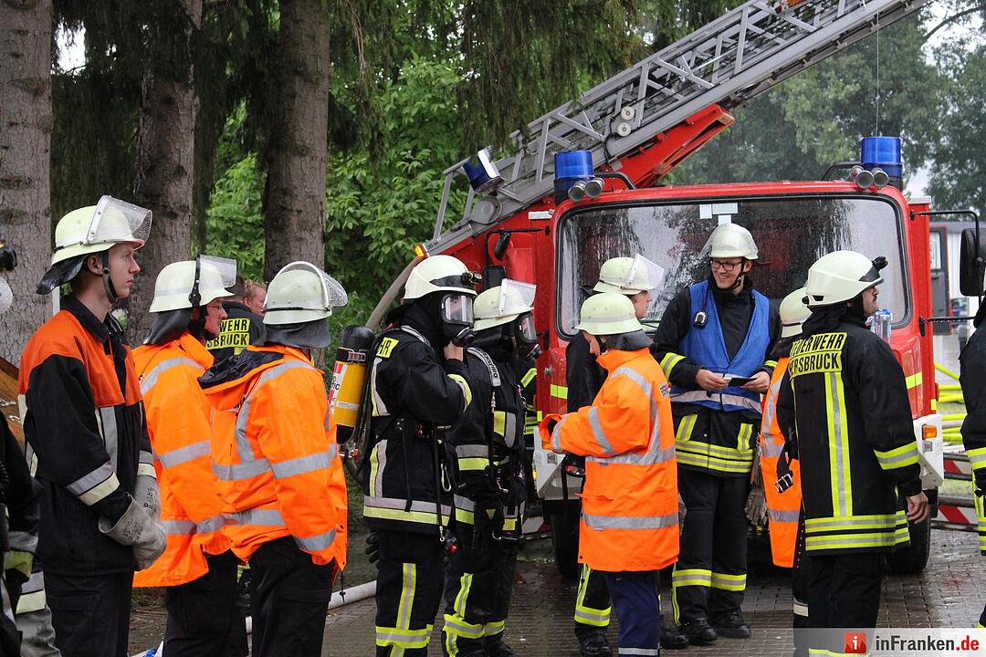 Lagerhalle in Hersbruck vollstaendig ausgebrannt