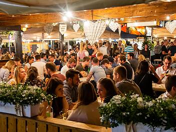 Würzburger Weindorf 2023 startet am Freitag - "über 100 fränkische Weine"