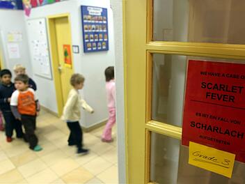 Scharlach hat sich 2022 bei Kindern stark in Europa verbreitet.