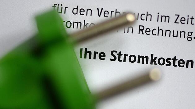 Wer nicht aufpasst, zahlt beim Strom mitunter m&auml;chtig drauf.  Symbolbild: Jens Kalaene/dpa