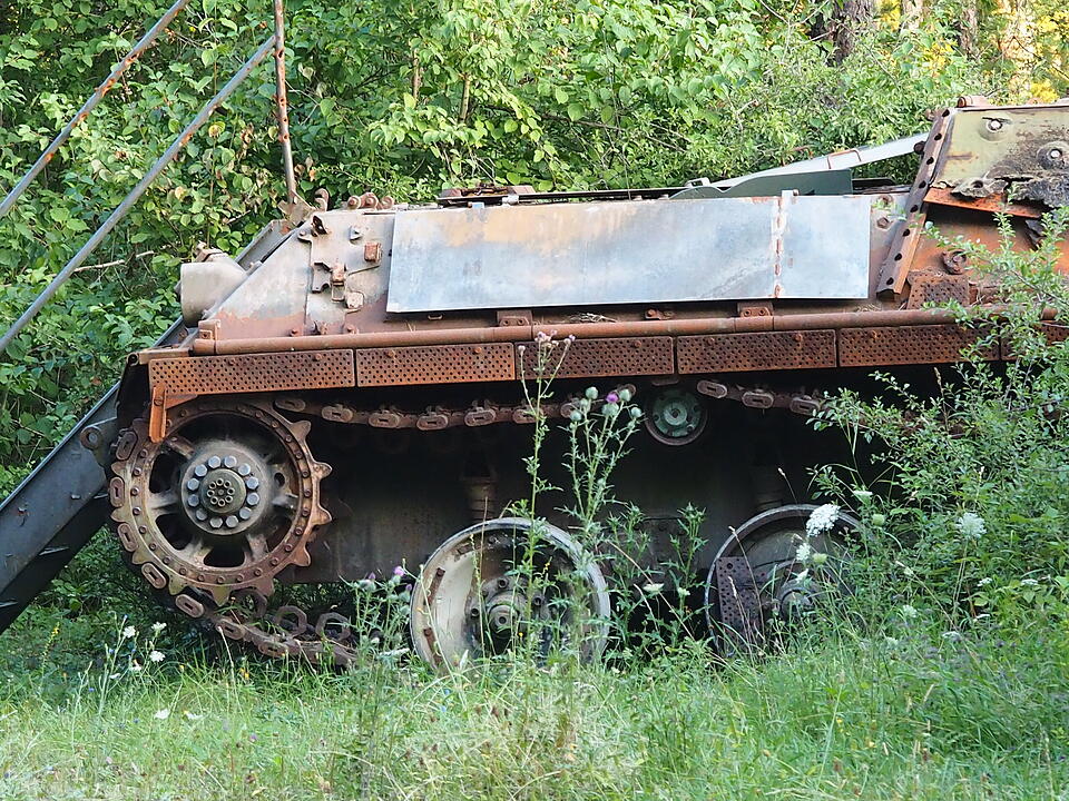 Das verlassene Dorf Bonnland darf bei einer Wanderung durch den Truppenübungsplatz Hammelburg nicht fehlen. Foto: Jürgen Schmitt