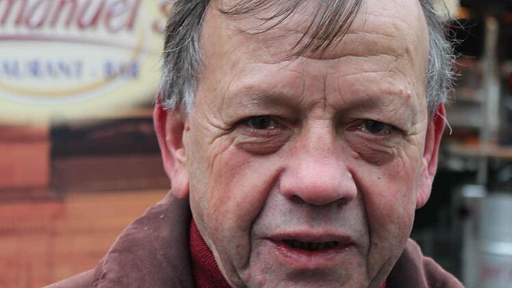 Hans Georg Keßler findet den Lichterglanz eher dürftig. Es gehe nur noch um Essen und Trinken. Foto: Mäuser