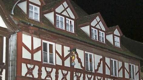 Hinter der relativ kleinen Fassade des einstigen Brauereigasthofs "Zum Schwarzen Bären" verbirgt sich ein großes Areal. Foto: Mario Deller