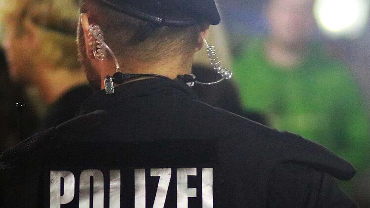 Ein großes Aufgebot an Polizeikräften begleitete den nächten Fackelzug beim CC-Pfingstkongress in Coburg