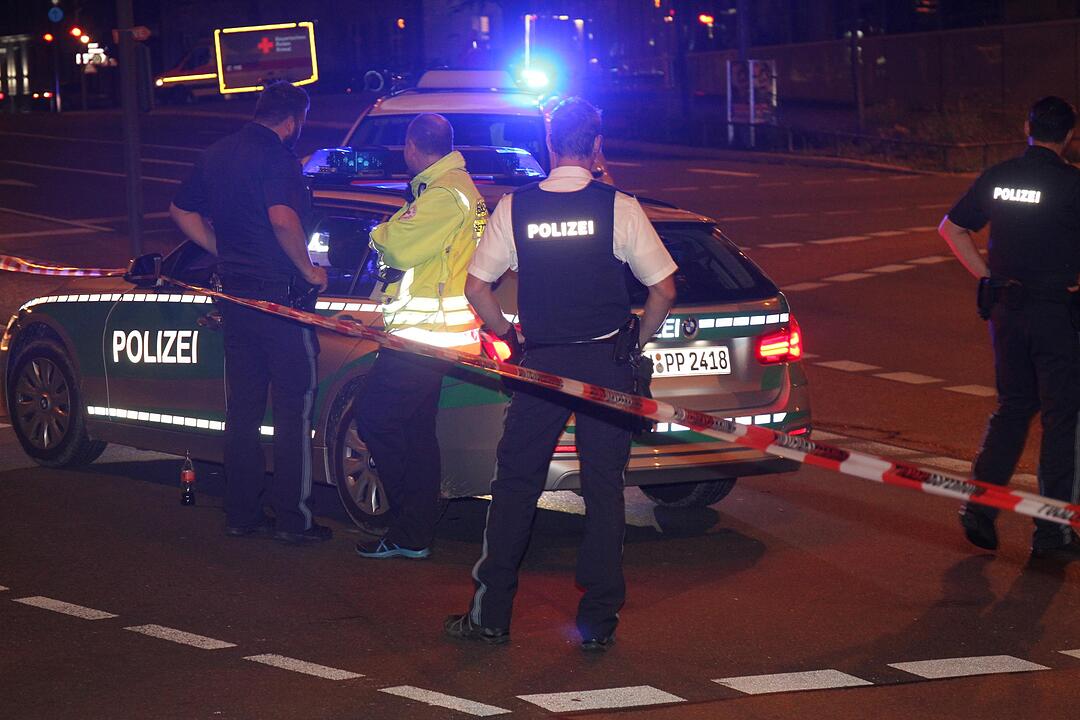 Polizeieinsatz mitten in der Nacht: Verdächtiger Gegenstand in Erlangen gefunden