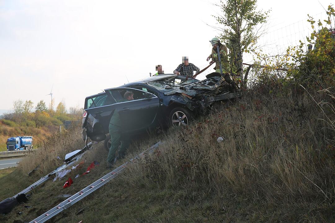Tödlicher Unfall im Kreis Hof: Mehrmals auf A9 überschlagen