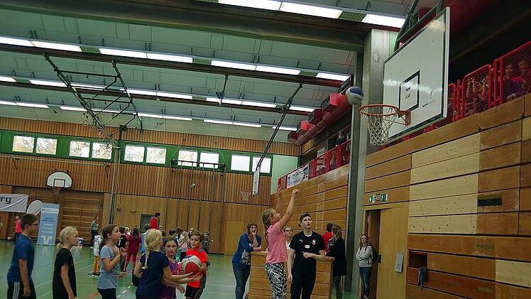 Die Jungen und Mädchen zeigten bei der Auftaktveranstaltung nicht nur großen Eifer, sondern auch viel Talent.Heike Schülein