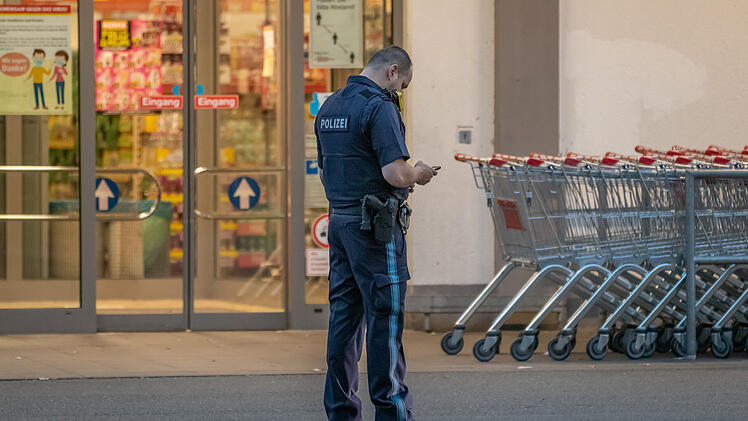 Nach einem Überfall auf eine Norma-Filiale ermittelt die Polizei