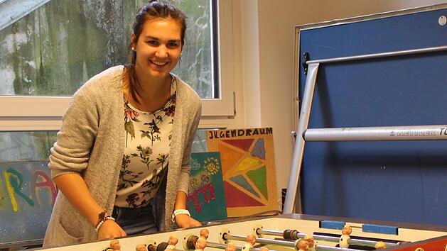 Im Jugendraum ist Ulrike Abersfelder - au&szlig;er w&auml;hrend des Lockdowns - f&uuml;r die Jugendlichen da. Julia Raab