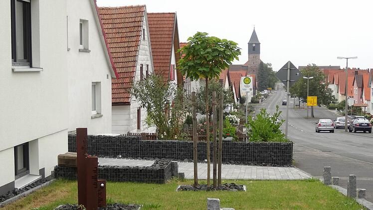 "Grau, kalt, menschenleer. Bloß weg hier" - Der Darstellung der Gemeinde Sandberg in der Süddeutschen Zeitung widerspricht Bürgermeister Joachim Bühner mit freundlichen aber auch deutlichen Worten. Foto: Eckert