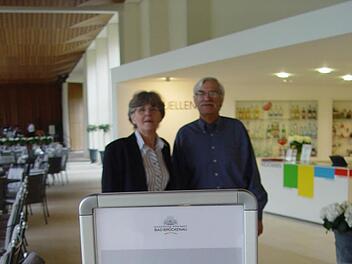 Maritha und Horst Tessmann sind 2011 von Süddeutschland nach Bad Brückenau gezogen und nutzen seitdem die Jahres-Gast-Karte. Die Konzerte und Tanzveranstaltungen haben es ihnen angetan. Foto: Brigitta Kempe-Wolf