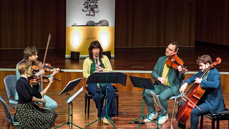 Das Carousel Cahmber Music Ensemble in Coburg (von links) Vineta Sareika-Völkner, Samuel Nemtanu, Annelien van Wauwe, Mihai Cocea und Louis Rodde.Foto: Jochen Berger