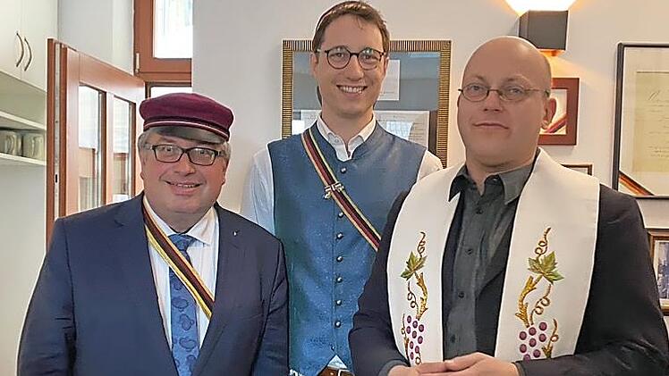 Segnung des sanierten Alemannenhauses durch Pfarrvikar M&uuml;llner