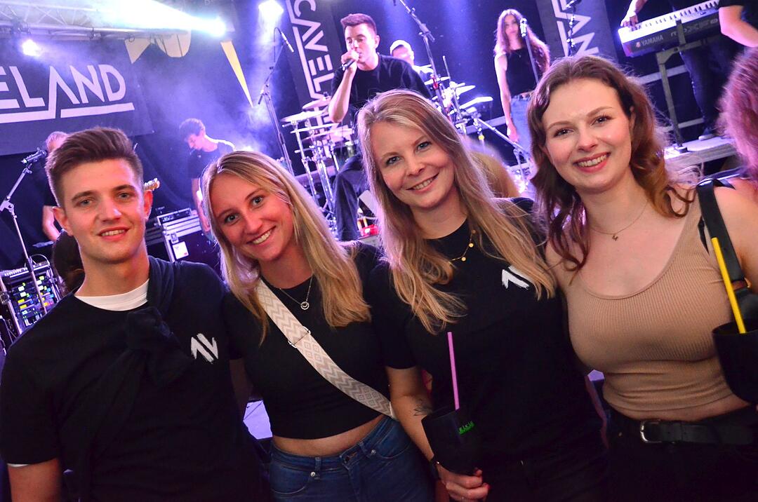 Party mit der Band "CAVELAND"