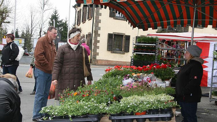Beim Georgimarkt ist Presseck in Bummellaune.