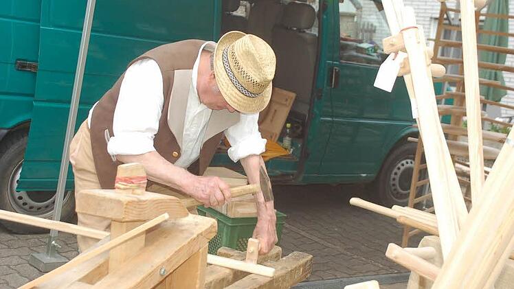 Bei Wagnermeister Siegfried Ebert ist ein Blick über die Schulter erwünscht.
