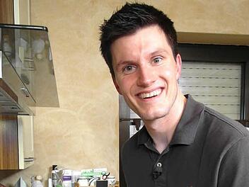 Alexander Peter stammt ursprünglich aus Sachsen und lebt mit seiner Familie in Litzendorf. Seine Gäste bekocht der Maschinenbauingenieur nach dem Motto "Fruchtig frisch". Foto: Vox/ITV Studios