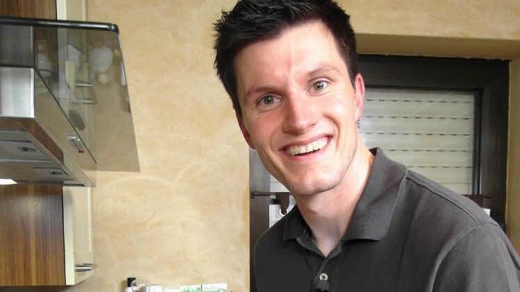Alexander Peter stammt ursprünglich aus Sachsen und lebt mit seiner Familie in Litzendorf. Seine Gäste bekocht der Maschinenbauingenieur nach dem Motto "Fruchtig frisch". Foto: Vox/ITV Studios
