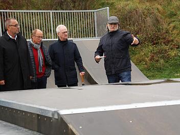 Sehr angetan zeigten sich die Mitglieder des Bad Staffelsteiner Bauausschusses von der wetterfesten neuen Skateranlage am Pferdsfelder Weg. Foto: Mario Deller