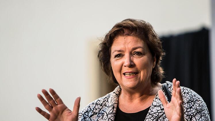 Happy End unter freiem Himmel: mit einer Musical-Version der Antiken Komödie "Lysistrata" gastierte der Fränkische Theatersommer in der Domäne Oeslau.Foto: Jochen Berger