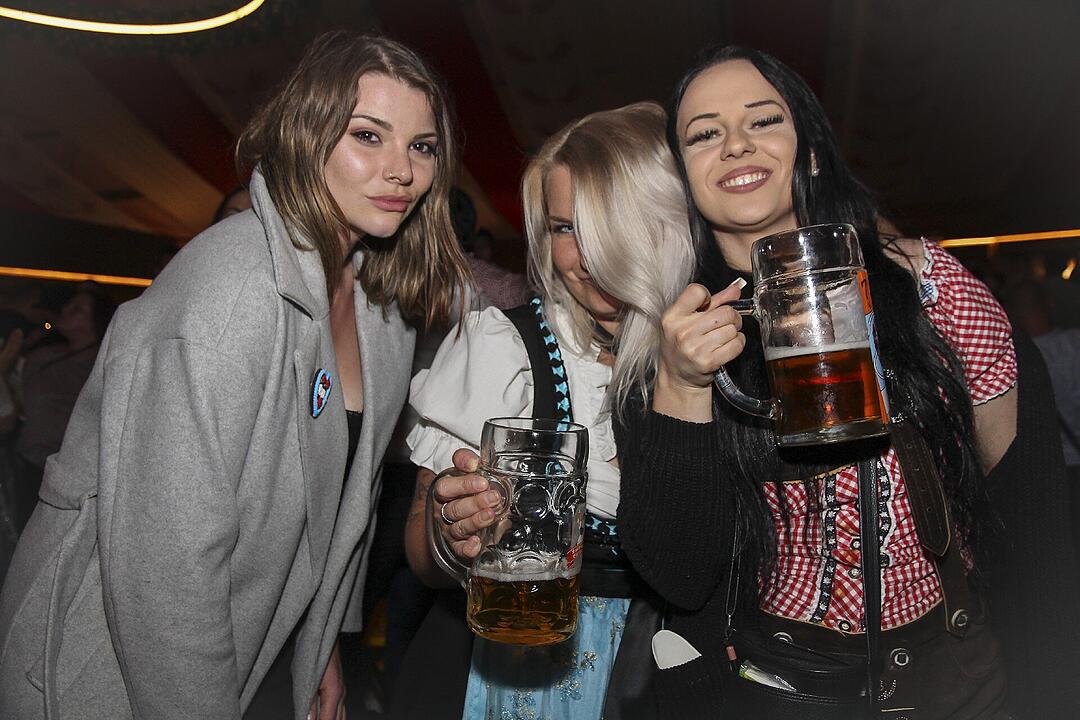 Es spielten die "Kasendorfer Musikanten" und "Die Wilderer".