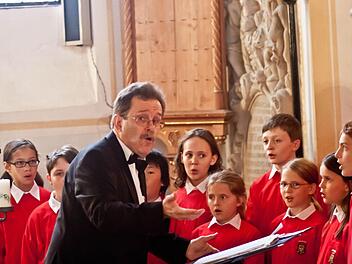 Unter Leitung von Bernhard Reimann beeindruckten die "Jungen Chöre München" die Zuhörer in Wiesenfeld.Fotos: Jochen Berger