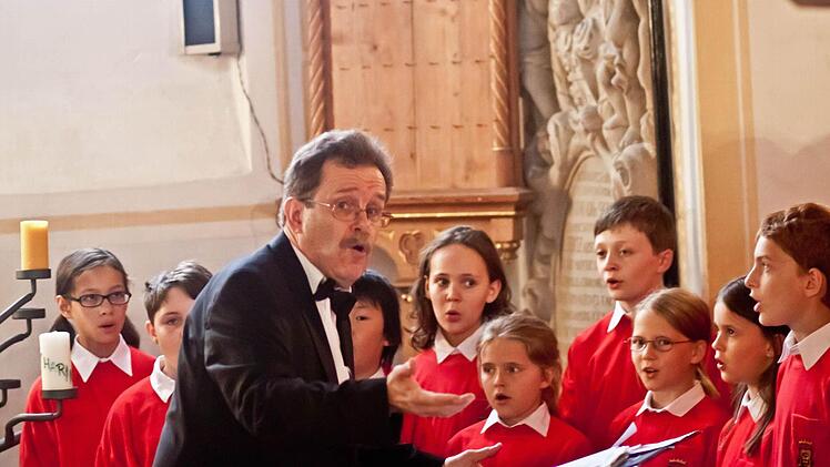 Unter Leitung von Bernhard Reimann beeindruckten die "Jungen Chöre München" die Zuhörer in Wiesenfeld.Fotos: Jochen Berger