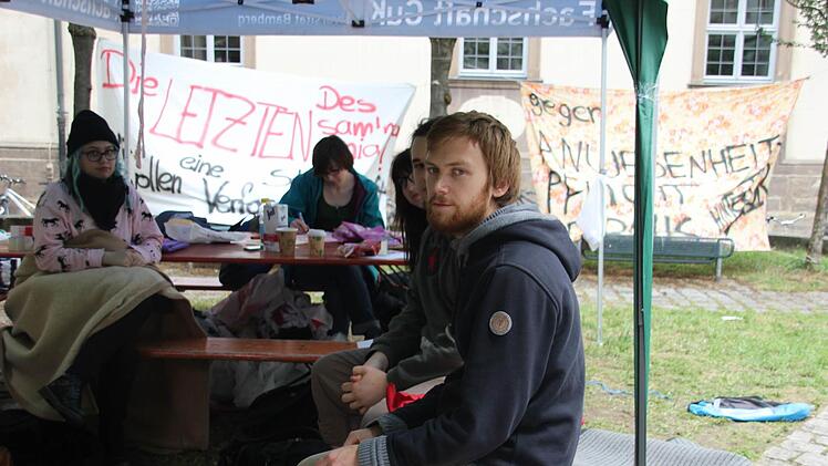 Thomas Bollwein vom Referat für Hochschulpolitik der Studierendenvertretung kämpft mit seinen Mitstreitern für mehr studentische Selbstbestimmung an der Universität. Er setzt sich für alle Studenten ein. Doch ist das Interesse vieler nicht besonders groß. Foto: Sebastian Martin