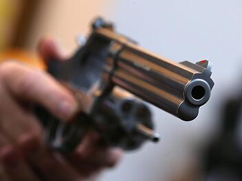 Polizeieinsatz in N&uuml;rnberg: Mann packt im Parkhaus Revolver aus