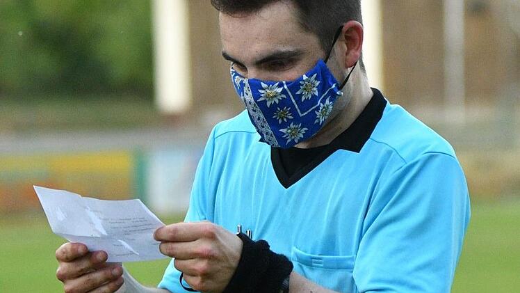 Nein - die Schiedsrichter müssen nicht überprüfen, wer zum Punktspielauftakt einen negativen Corona-Test vorweisen kann und spielen darf. Doch inzwischen wird die Lage immer komplizierter.  Foto: Gunther Czepera