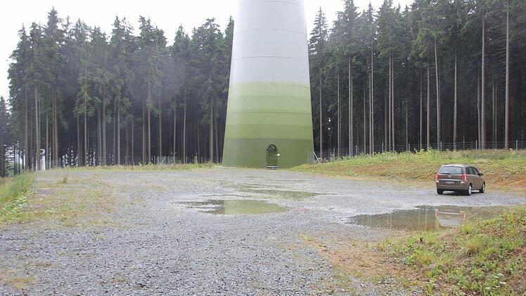 Ein 2000 Quadratmeter großer Platz am Windrad muss freigehalten werden, damit man während der Betriebsphase einen Großkran aufstellen kann.  Foto: Friedwald Schedel