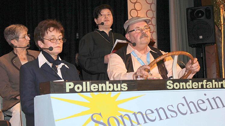 Auf der 25. Polenreise nach Polen im "Pollenbus" (von links): Irmtrud Kackert, Maritta Virnekäs, Birgit Hofmann und Charly Rüttinger.