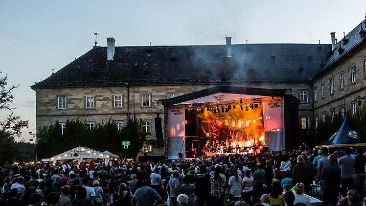 Seiler & Speer begeisterten das Publikum im Schlosshof von Tambach. Foto: Jochen Berger